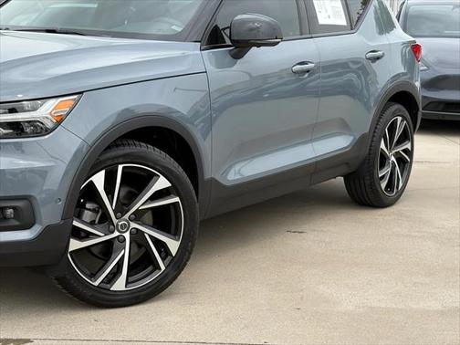 2022 Volvo XC40 T5 R-Design