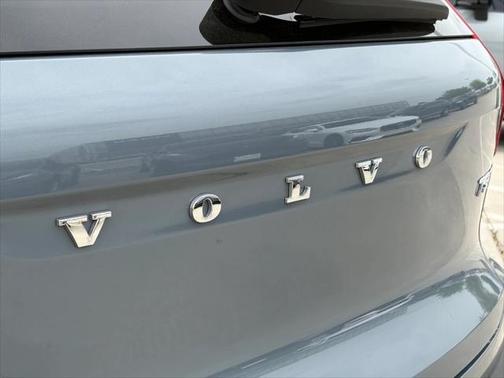2022 Volvo XC40 T5 R-Design