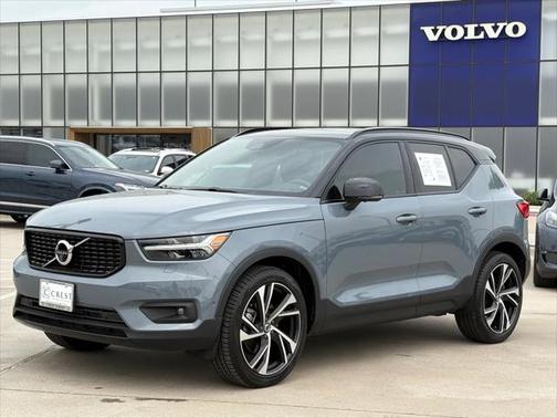 2022 Volvo XC40 T5 R-Design