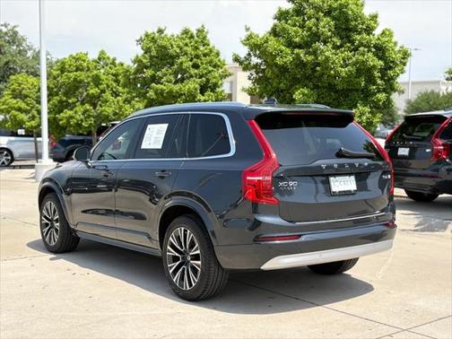 2022 Volvo XC90 T6 Momentum