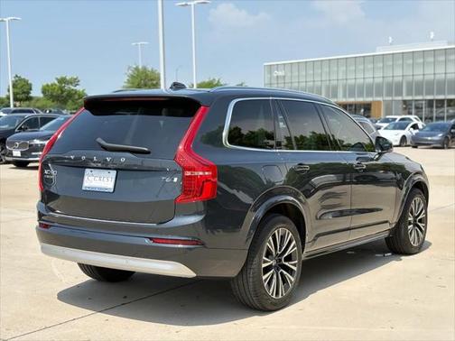 2022 Volvo XC90 T6 Momentum