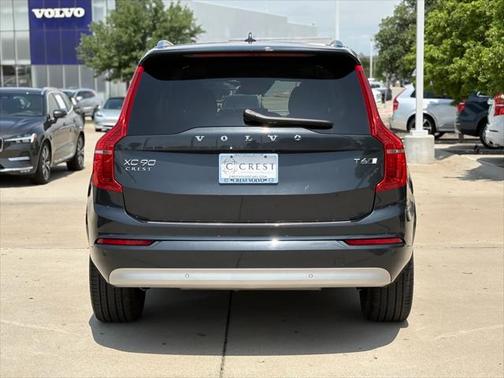 2022 Volvo XC90 T6 Momentum