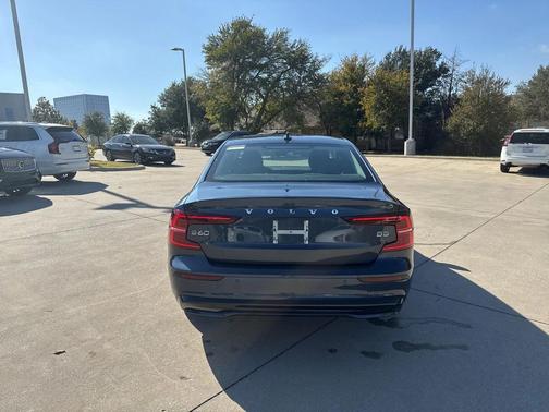 2024 Volvo S60 B5 Dark Theme