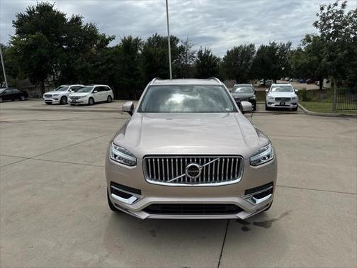 2024 Volvo XC90 B5 Plus