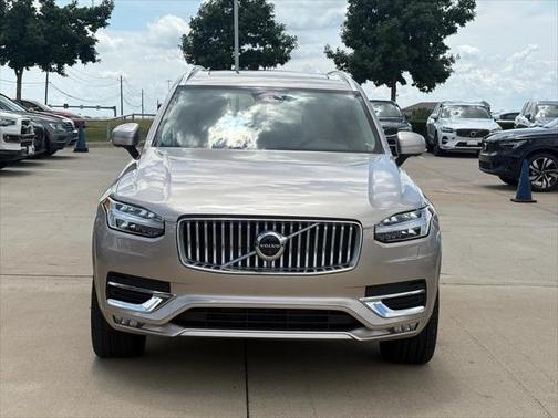 2024 Volvo XC90 B5 Plus