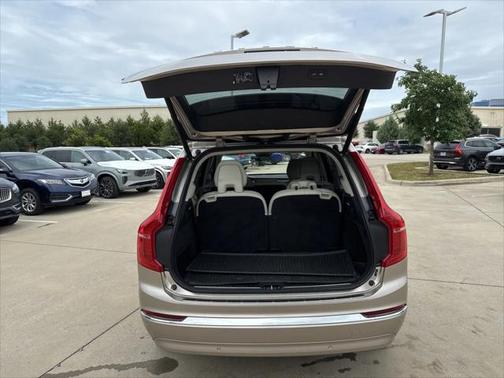 2024 Volvo XC90 B5 Plus