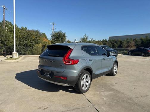 2020 Volvo XC40 T4 Momentum