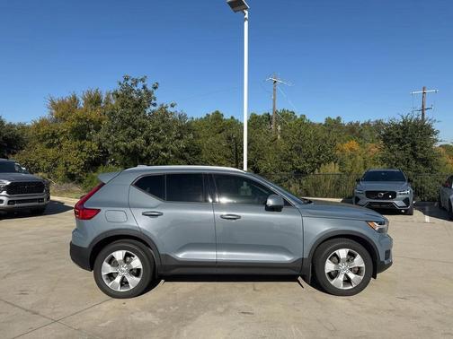 2020 Volvo XC40 T4 Momentum