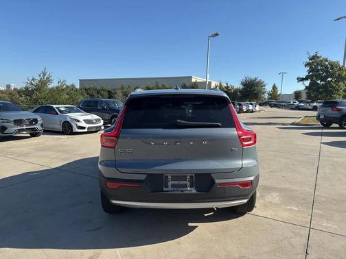 2020 Volvo XC40 T4 Momentum