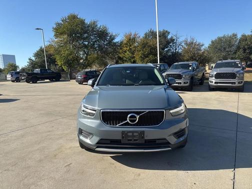 2020 Volvo XC40 T4 Momentum