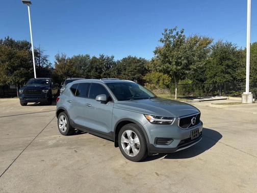 2020 Volvo XC40 T4 Momentum
