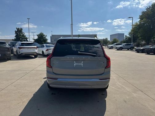 2025 Volvo XC90 B6 Plus 7-Seater
