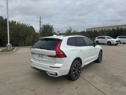 2025 Volvo XC60 B5 Plus