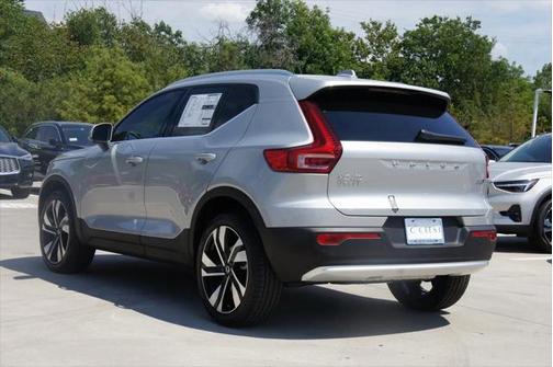 2025 Volvo XC40 B5 Plus Bright Theme