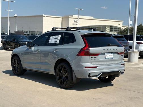 2026 Volvo XC60 B5 Ultra Black Edition
