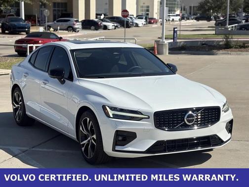 2023 Volvo S60 B5 Plus Dark Theme