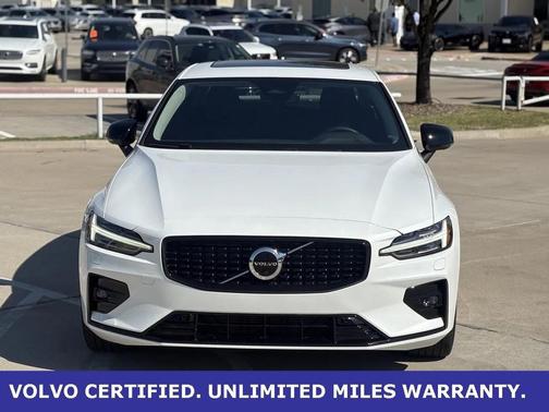2023 Volvo S60 B5 Plus Dark Theme