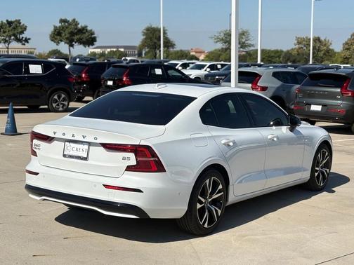 2023 Volvo S60 B5 Plus Dark Theme