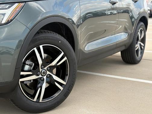 2026 Volvo XC40 B5 Core