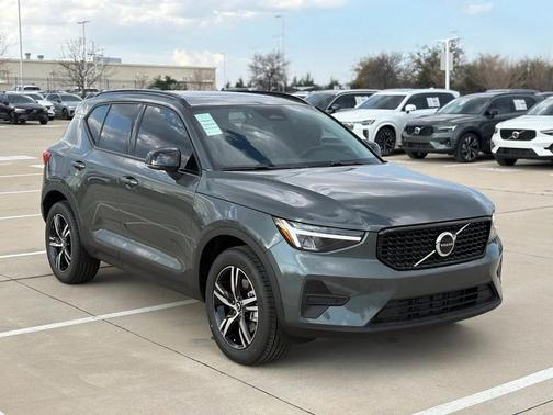 2026 Volvo XC40 B5 Core