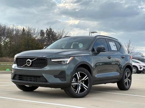 2026 Volvo XC40 B5 Core