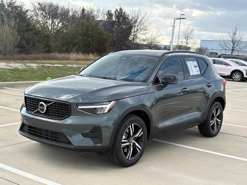 2026 Volvo XC40 B5 Core