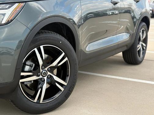 2026 Volvo XC40 B5 Core