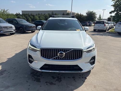 Crystal White Metallic 2023 Volvo XC60 B5 Plus Bright Theme