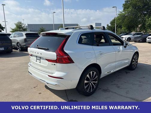 Crystal White Metallic 2023 Volvo XC60 B5 Plus Bright Theme