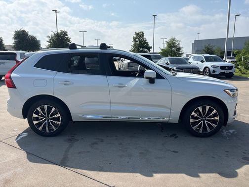 Crystal White Metallic 2023 Volvo XC60 B5 Plus Bright Theme