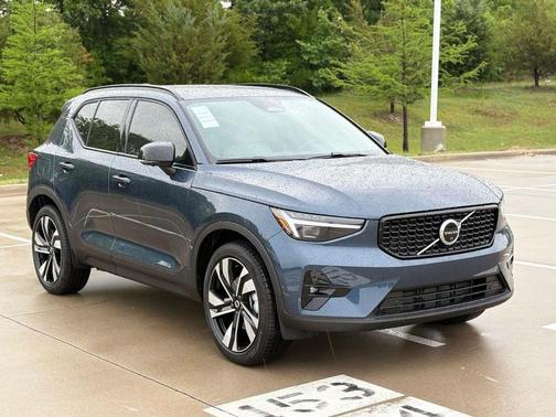 Denim Blue 2026 Volvo XC40 B5 Ultra