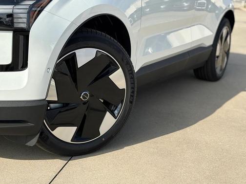 2026 Volvo EX30 Twin Motor Ultra