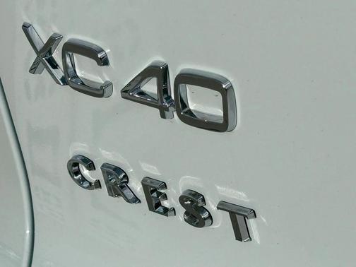 2026 Volvo XC40 B5 Core