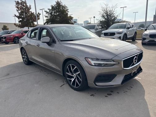 2020 Volvo S60 T5 Momentum