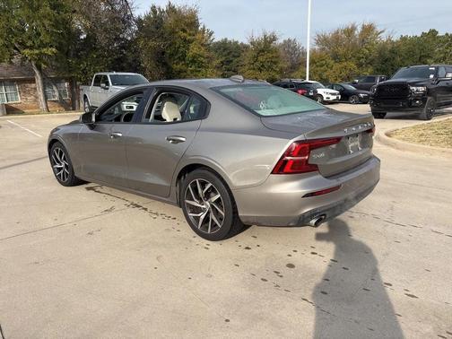 2020 Volvo S60 T5 Momentum