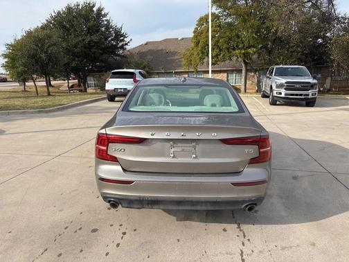 2020 Volvo S60 T5 Momentum