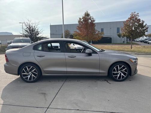 2020 Volvo S60 T5 Momentum