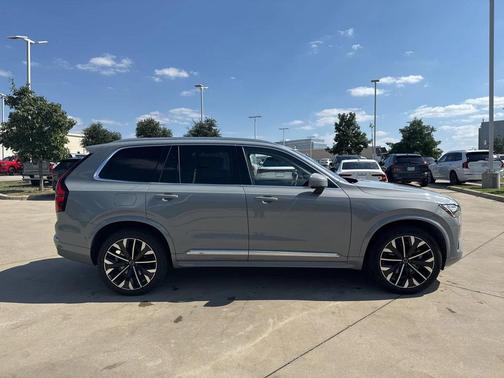 2025 Volvo XC90 B6 Plus 7-Seater