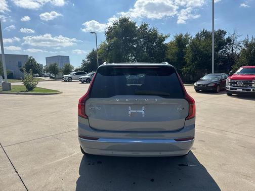 2025 Volvo XC90 B6 Plus 7-Seater