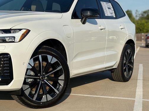 Crystal White 2026 Volvo XC60 Plug-In Hybrid T8 Plus