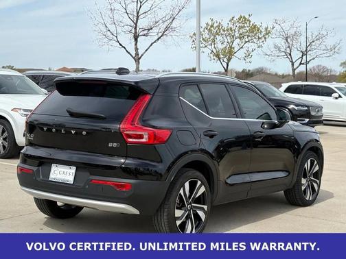 2025 Volvo XC40 B5 Plus Bright Theme