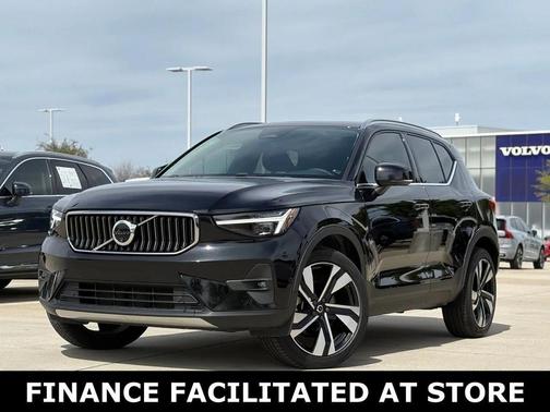 2025 Volvo XC40 B5 Plus Bright Theme