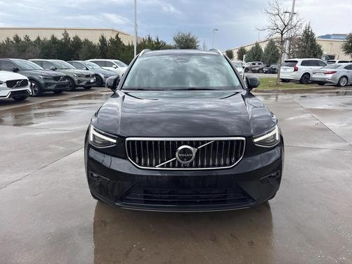 2025 Volvo XC40 B5 Plus Bright Theme