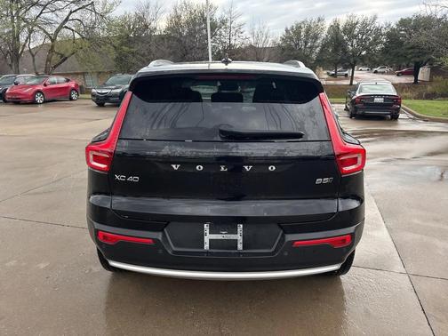 2025 Volvo XC40 B5 Plus Bright Theme