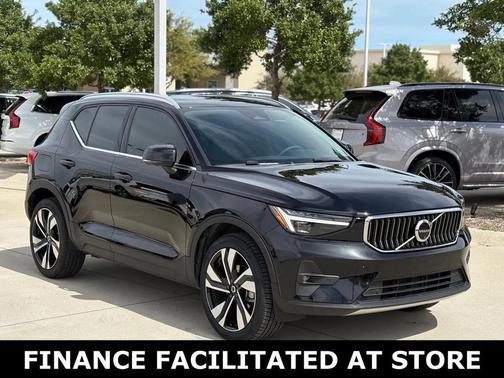 2025 Volvo XC40 B5 Plus Bright Theme