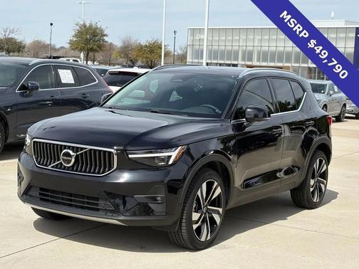 2025 Volvo XC40 B5 Plus Bright Theme