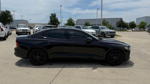 Onyx Black Metallic 2024 Volvo S60 B5 Plus Black Edition
