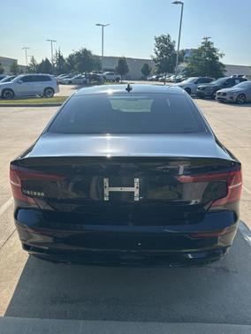 Onyx Black Metallic 2024 Volvo S60 B5 Plus Black Edition