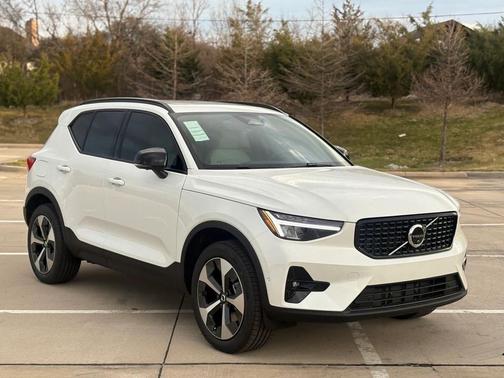 2026 Volvo XC40 B5 Plus