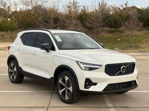 2026 Volvo XC40 B5 Plus